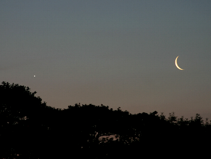 A waning crescent Moon and Venus photographed on the morning of June 24th, 2014 (Photo: Copyright Martin J Powell, 2014)