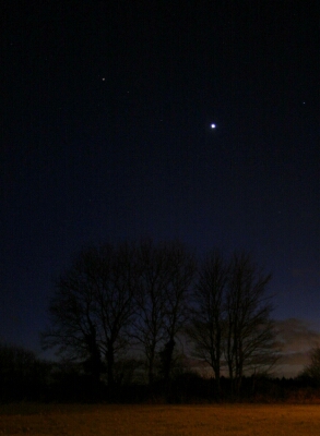 Venus and Mars photographed in the dusk sky in February 2017 (Copyright Martin J Powell, 2017)